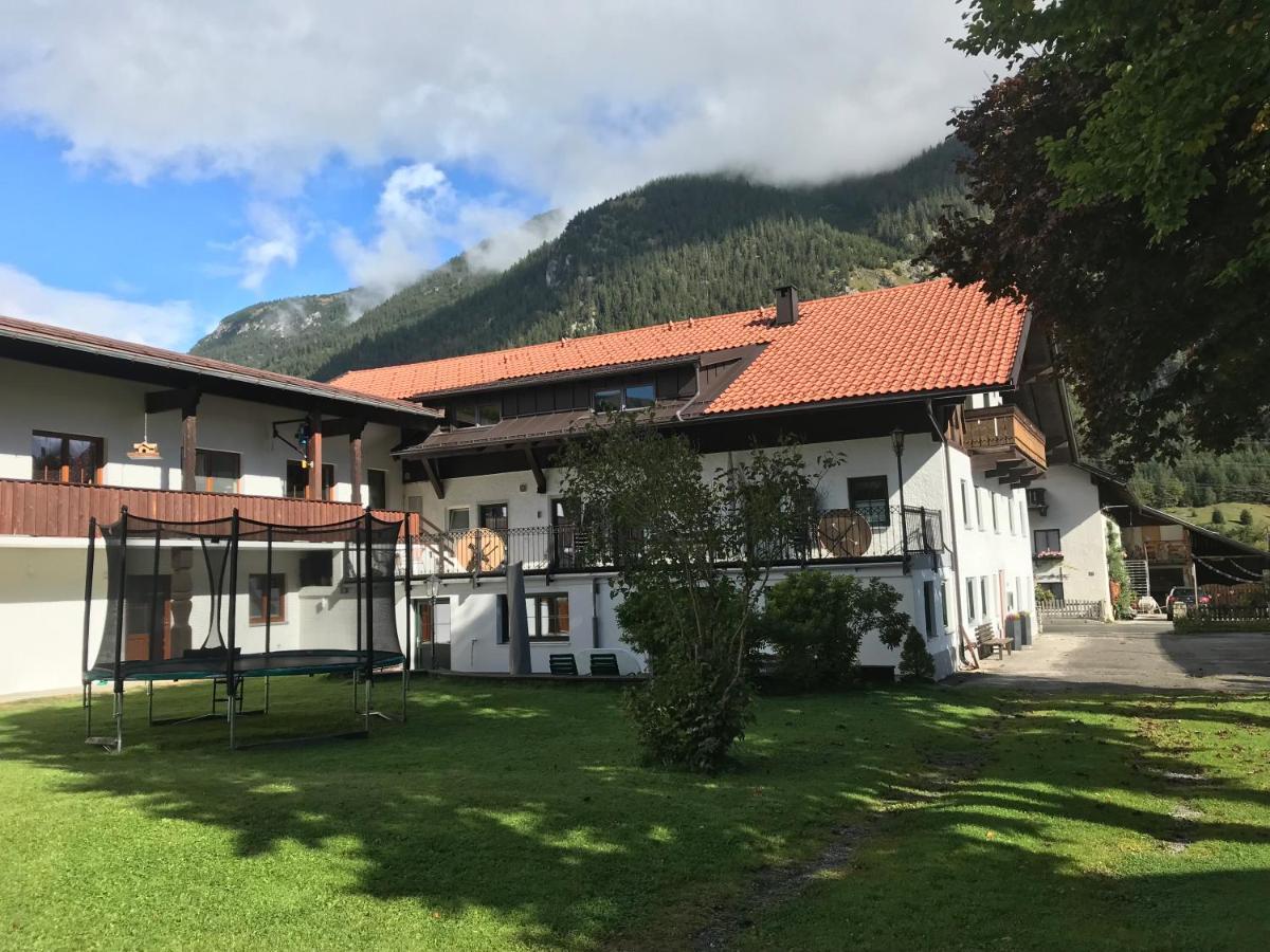 Pony-Ziegen-Hasen-Ranch Bichlbach Apartman Kültér fotó